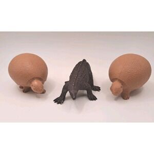 Vintage Invicta Dinos BRITISH Museum Natural History 1975 Glyptodon Soliedosar